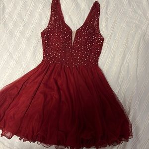 Gorgeous maroon homecoming dress!! Worn for one night!! Size 1 :))